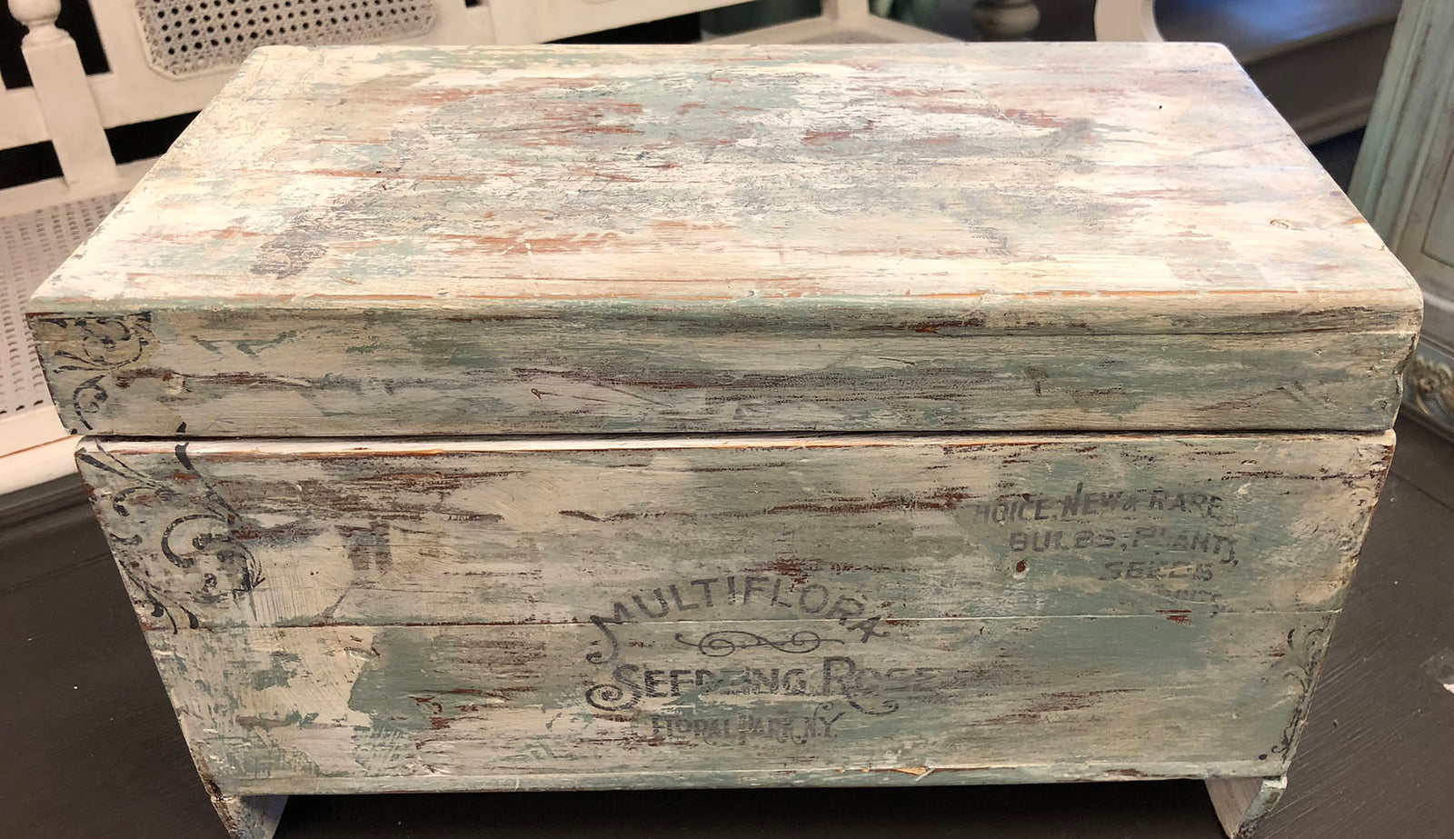 Tutorial: 7 Easy Steps to Creating a Great Chippy Finish Using a Wax Resist