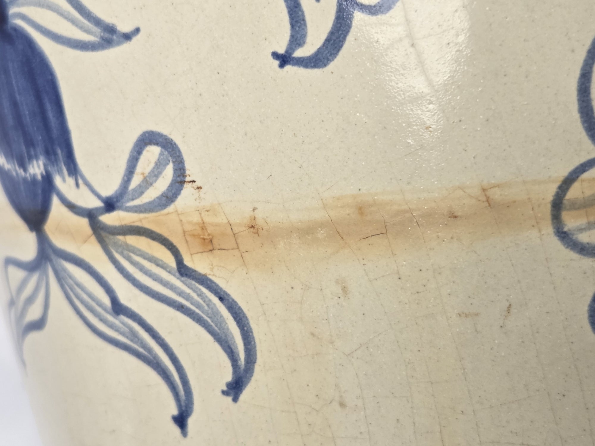 ARTIST SIGNED, HAND PAINTED TALAVERA BLUE/WHT VASE 10.5"T