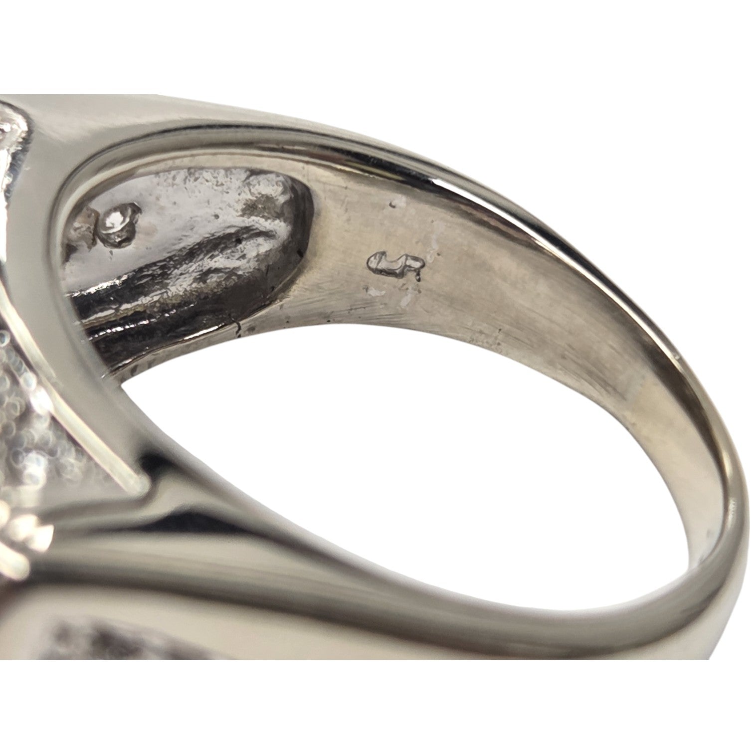 14Kt WHITE GOLD PAVE DIAMOND RING 1ct