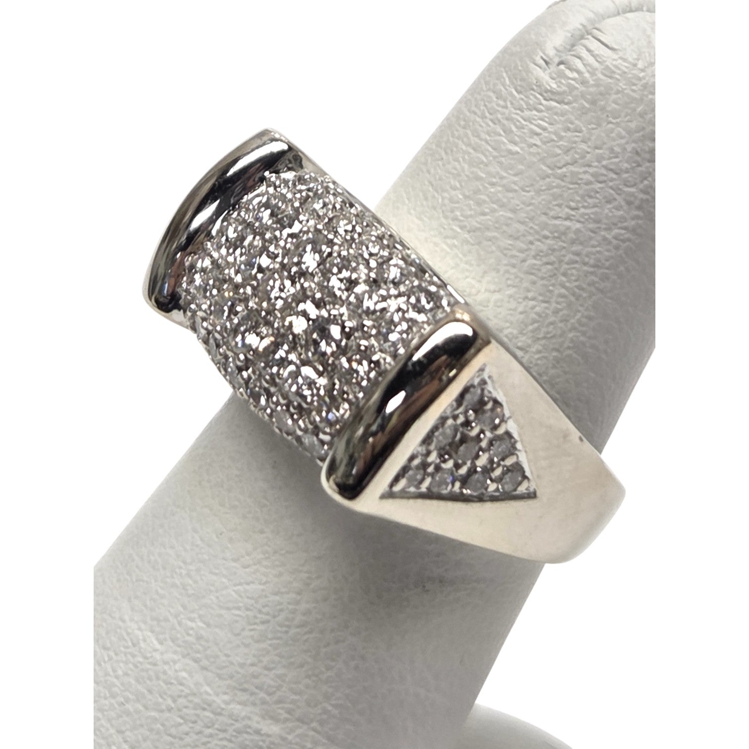 14Kt WHITE GOLD PAVE DIAMOND RING 1ct