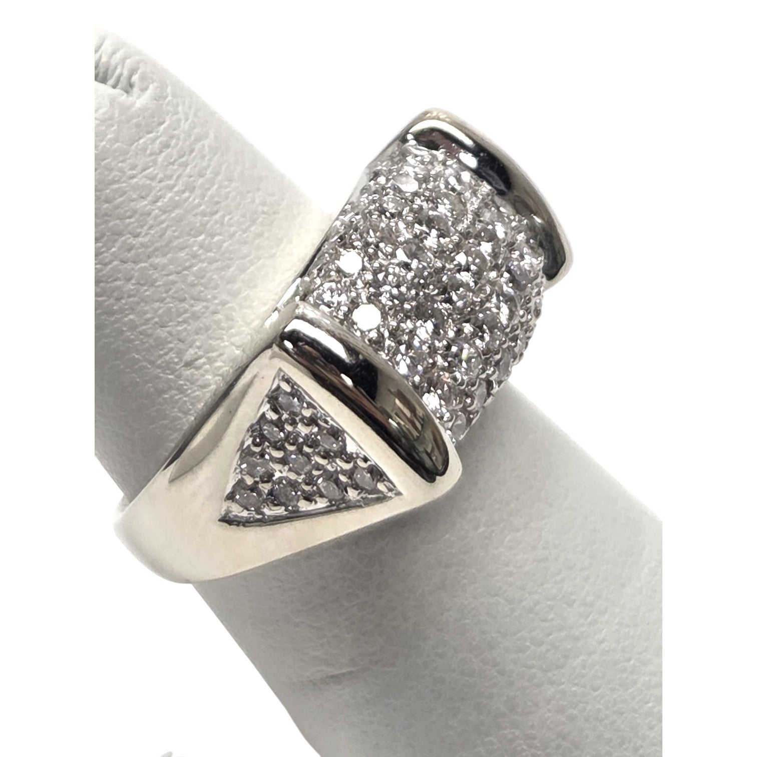 14Kt WHITE GOLD PAVE DIAMOND RING 1ct