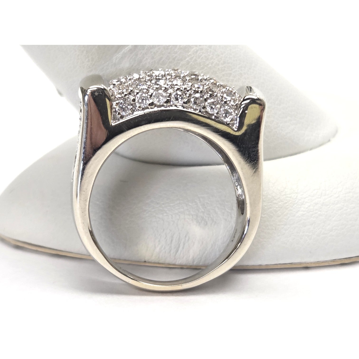 14Kt WHITE GOLD PAVE DIAMOND RING 1ct
