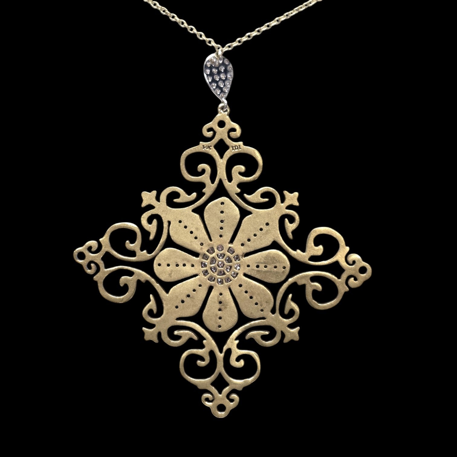 PENDENT NECKLACE WITH BLACK AND WHITE DIAMONDS