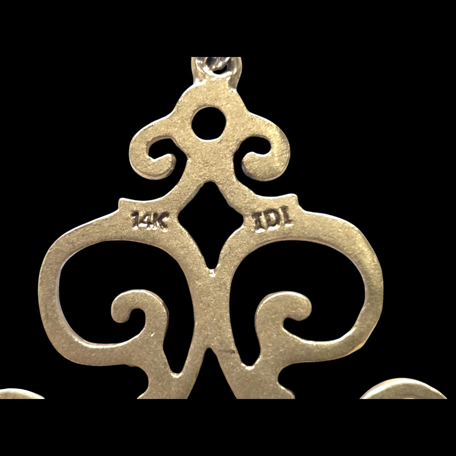 PENDENT NECKLACE WITH BLACK AND WHITE DIAMONDS