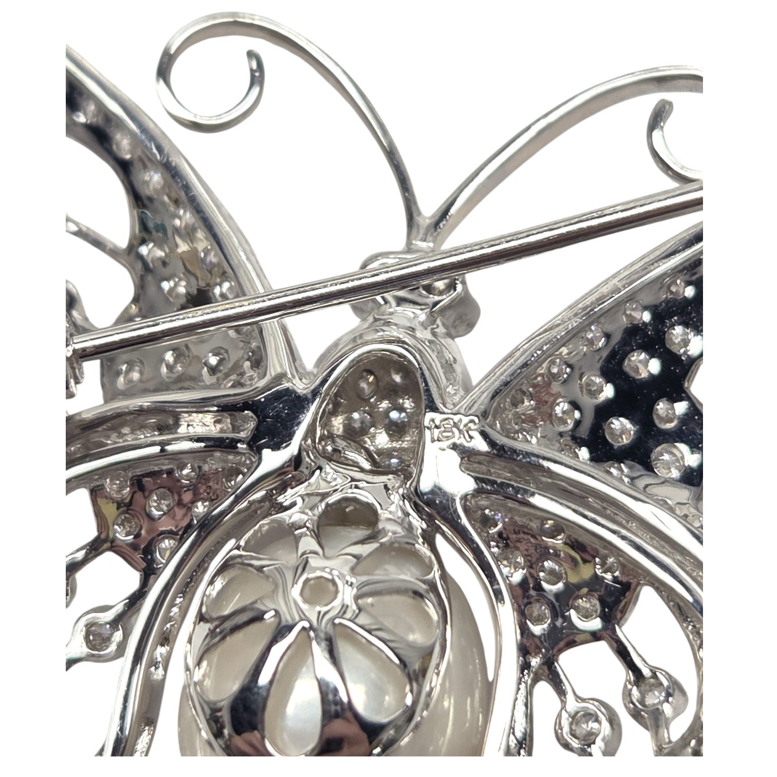 18kt WHITE GOLD 2CT DIAMOND AND PEARL BUTTERFLY BROOCH