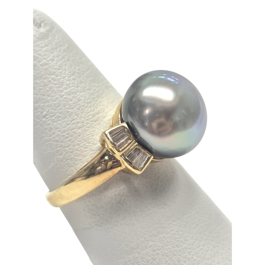 GREY FRESHWATER PEARL RING W/ BAGETTE DIAMONDS
