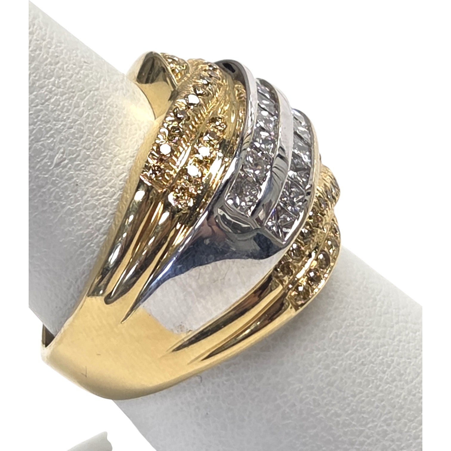 DIAMOND AND YELLOW SAPPHIRE 18K RING