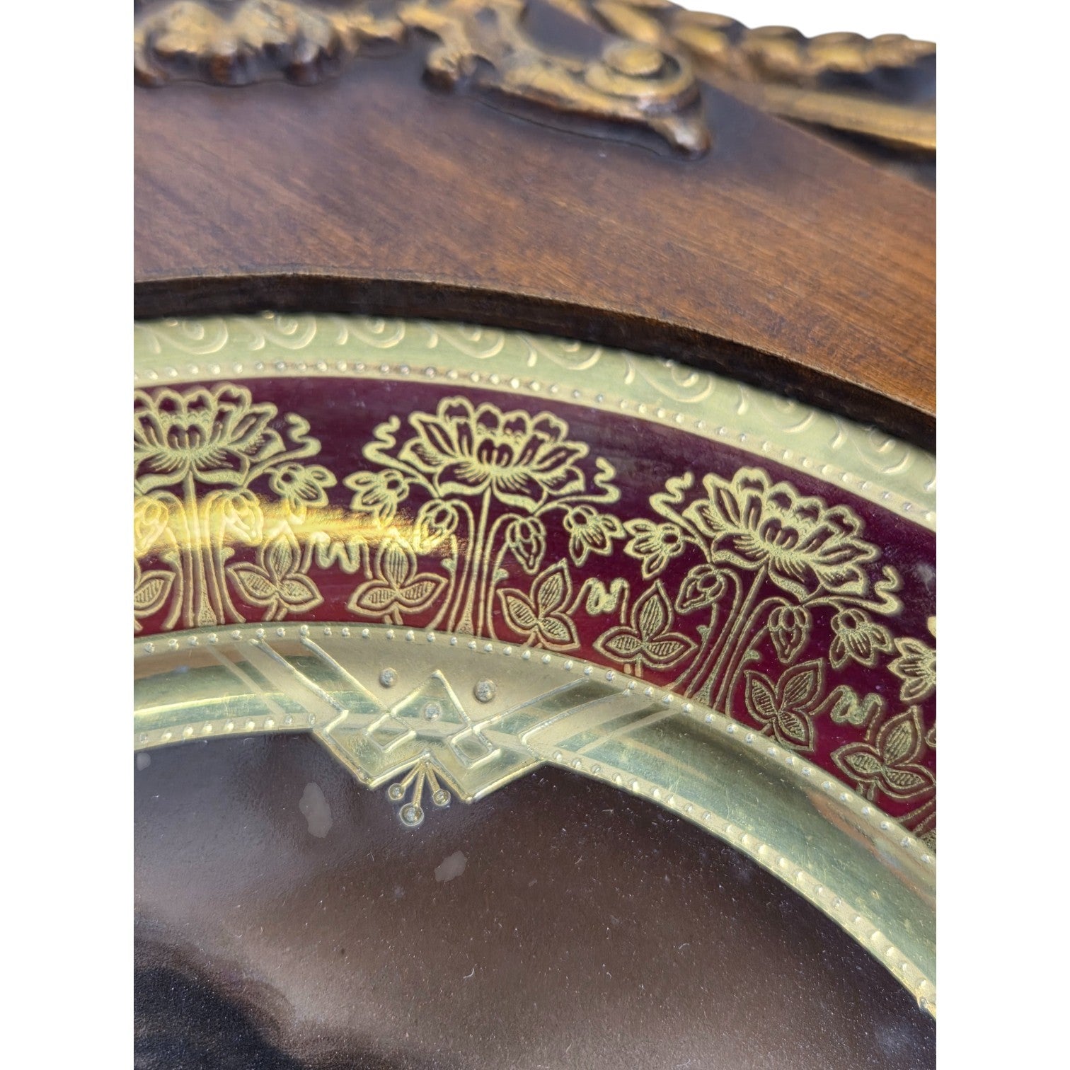 ROYAL VIENNA AMOROSA PORTRAIT PLATE IN CARVED WOOD FRAME