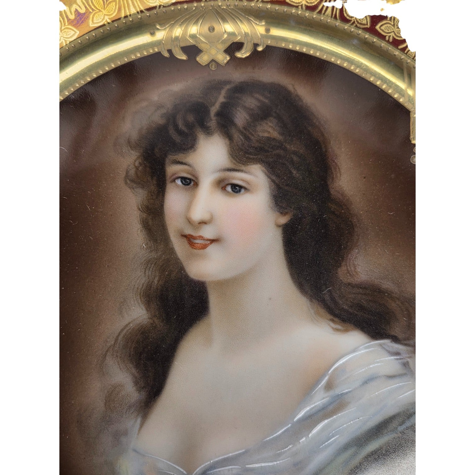 ROYAL VIENNA AMOROSA PORTRAIT PLATE IN CARVED WOOD FRAME