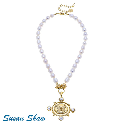 SUSAN SHAW Gold Oval Butterfly on Genuine Freshwater Pearl Necklace